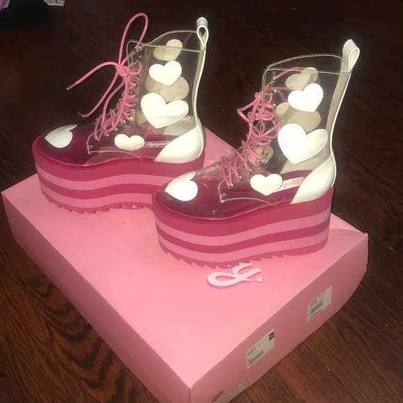 Shoes - Picture 2 of 8